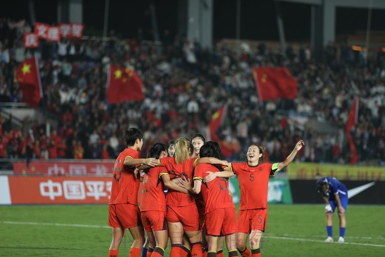 中国U-15女足选拔队组织家长开放日活动